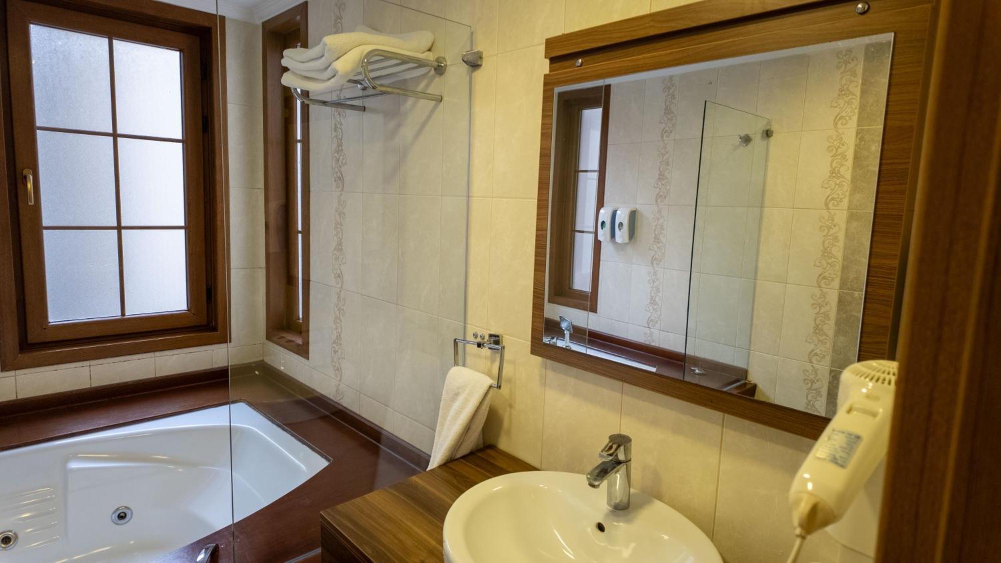 Cesmeli Konak Hotel Silivri Exterior foto